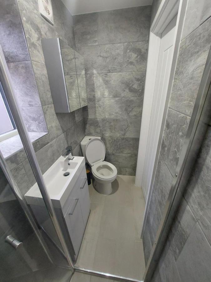 New, Stylish Studio Flat With Private Patio And Free On-Street Parking Check Out At 11Am Борнмут Экстерьер фото