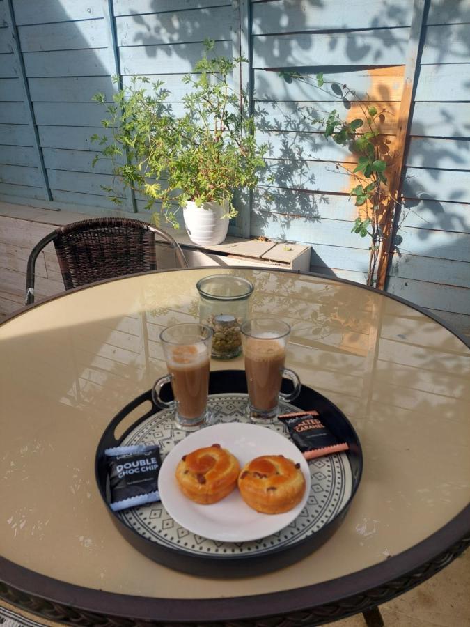 New, Stylish Studio Flat With Private Patio And Free On-Street Parking Check Out At 11Am Борнмут Экстерьер фото