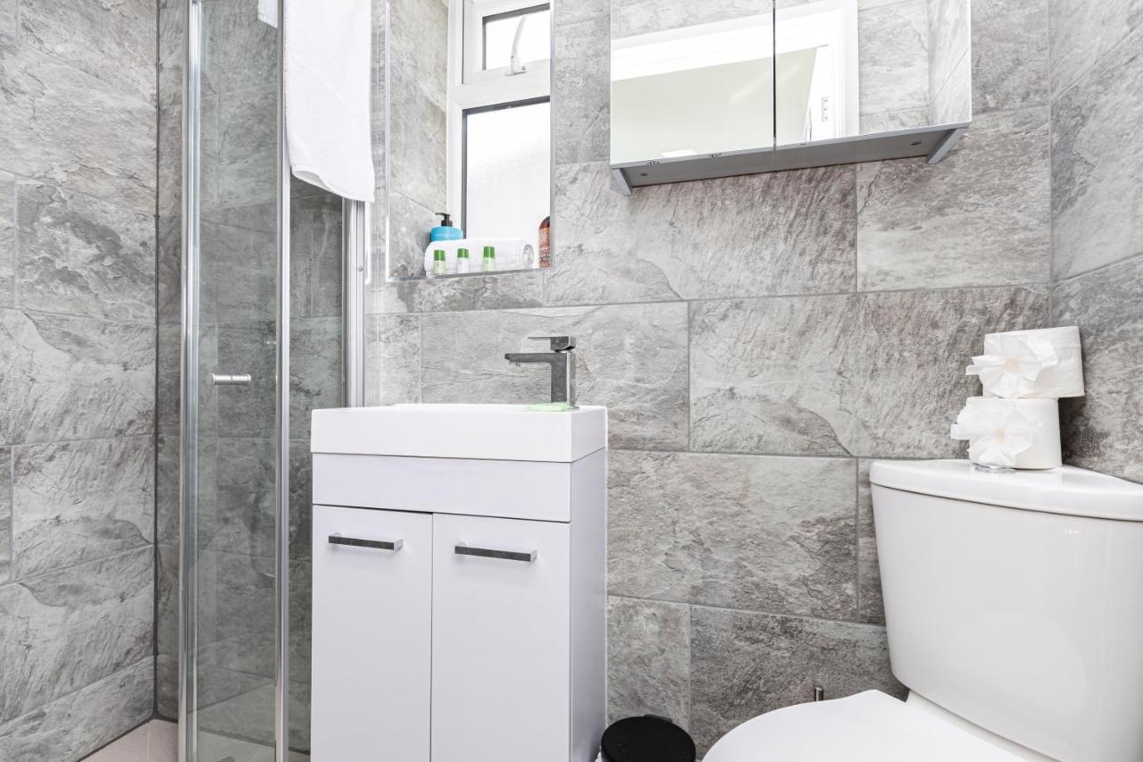 New, Stylish Studio Flat With Private Patio And Free On-Street Parking Check Out At 11Am Борнмут Экстерьер фото