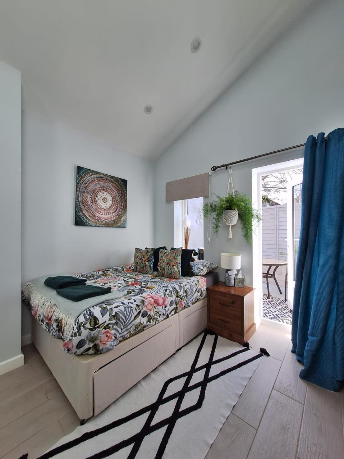 New, Stylish Studio Flat With Private Patio And Free On-Street Parking Check Out At 11Am Борнмут Экстерьер фото