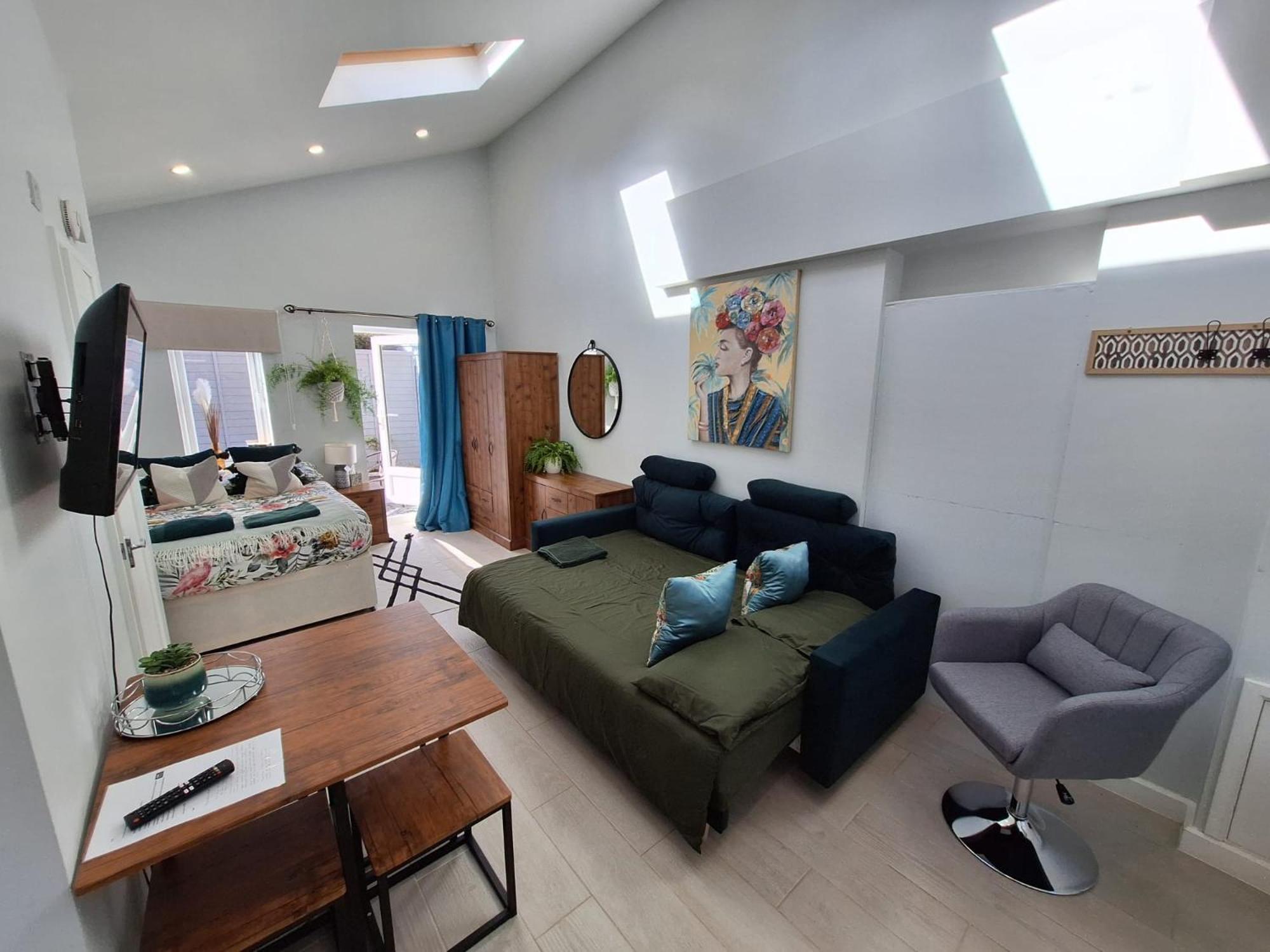 New, Stylish Studio Flat With Private Patio And Free On-Street Parking Check Out At 11Am Борнмут Экстерьер фото