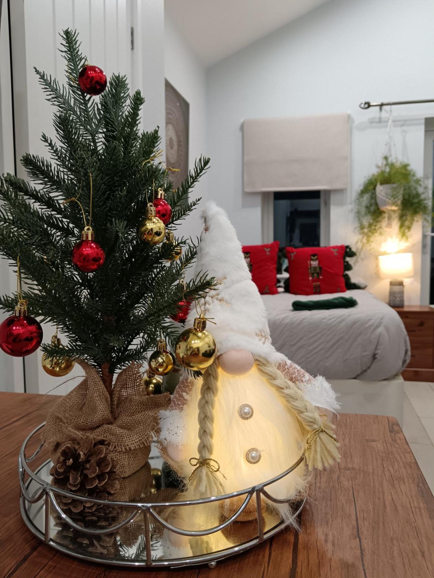 New, Stylish Studio Flat With Private Patio And Free On-Street Parking Check Out At 11Am Борнмут Экстерьер фото